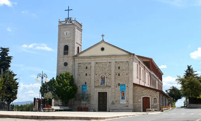 Facciata del Santuario con campanile